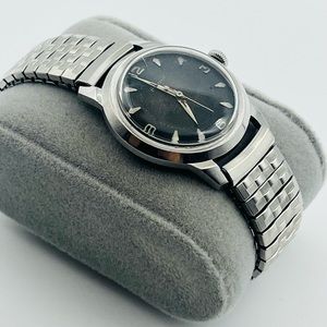 Bulova mecánico black dial watch 32mm size case, 16cm wrist size + stretch